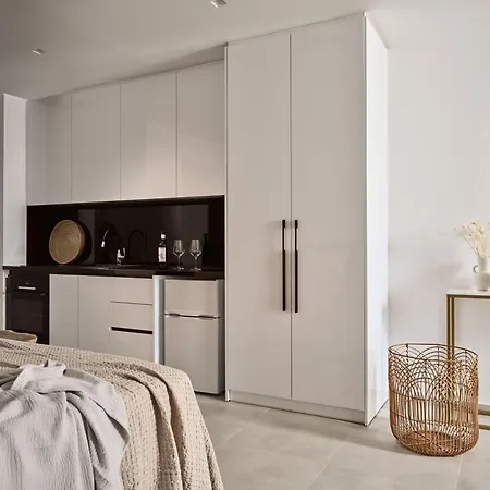 The Sall Complex B - Sea View Suites, By Zantewize *