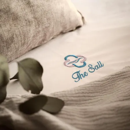 The Sall Complex B - Sea View Suites, By Zantewize شقة