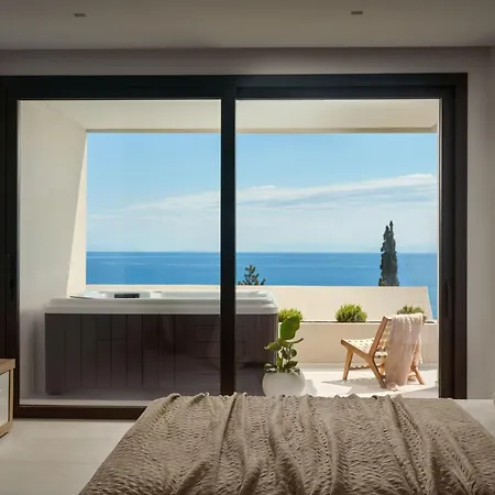 דירה The Sall Complex B - Sea View Suites, By Zantewize
