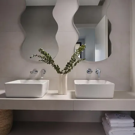 דירה The Sall Complex B - Sea View Suites, By Zantewize