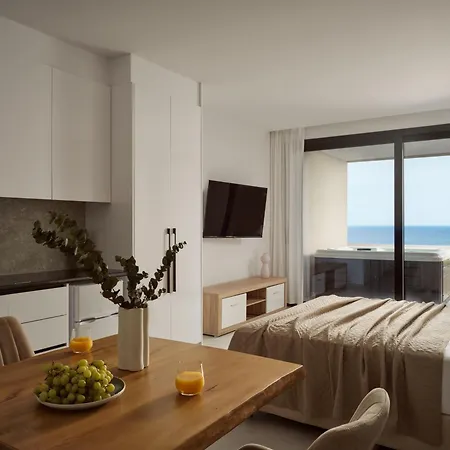 The Sall Complex B - Sea View Suites, By Zantewize דירה *